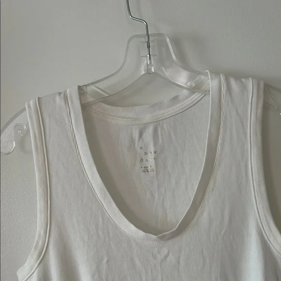 Women’s A New Day White Relaxed Ribbed Tank Top in EUC - Picture 3 of 5